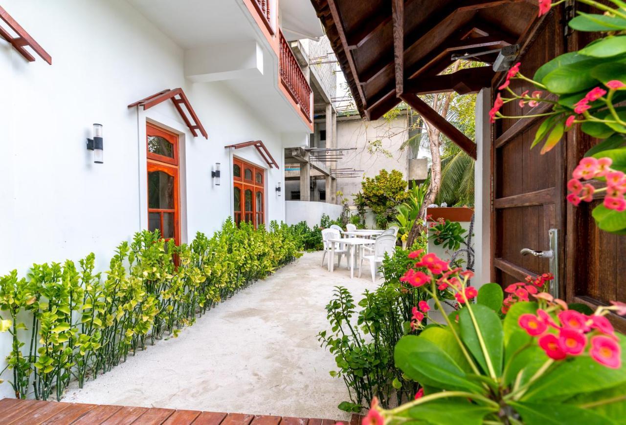 Ukulhas View Hotel Exterior photo