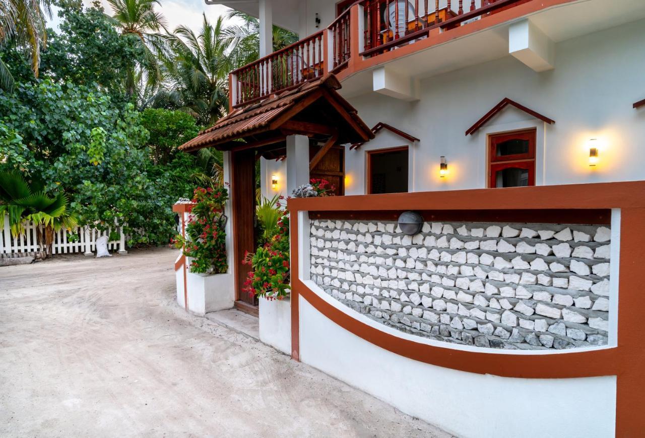 Ukulhas View Hotel Exterior photo